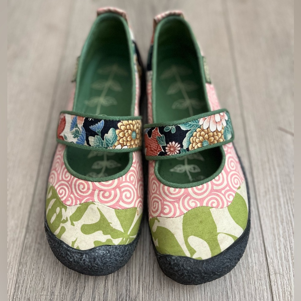 Floral Keen MaryJanes, Size 8